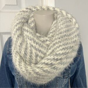 {BNWT} LUSH chunky INFINITY SCARF boho ivory gray super soft URBAN OUTFITTERS
